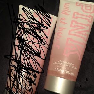 VsPink Wild At Heart shower scrub